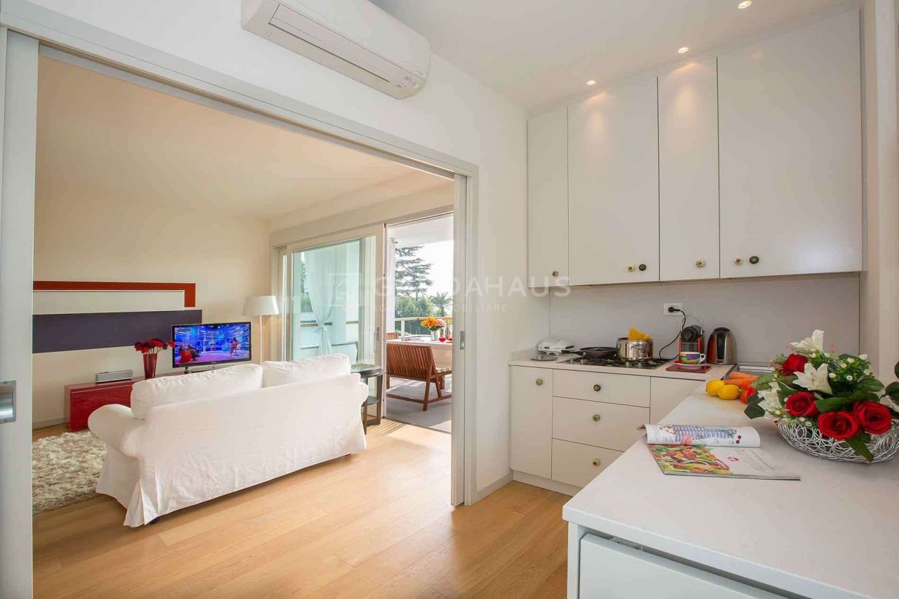 Апартаменты у озера Гарда, Италия, 200 м2 фото 3