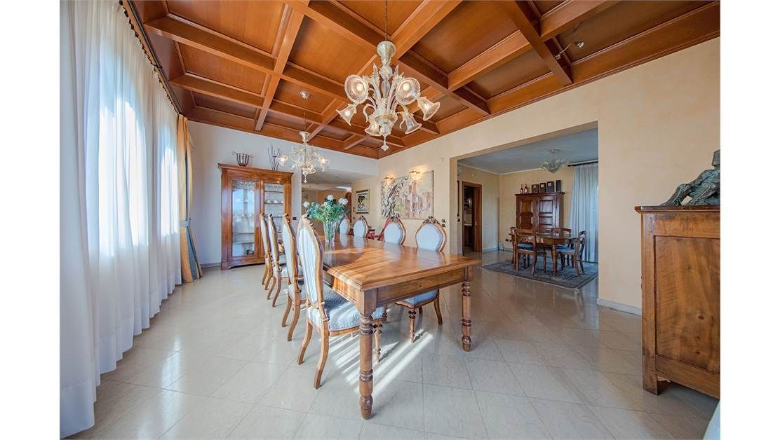 Вилла у озера Гарда, Италия, 600 м2 фото 3
