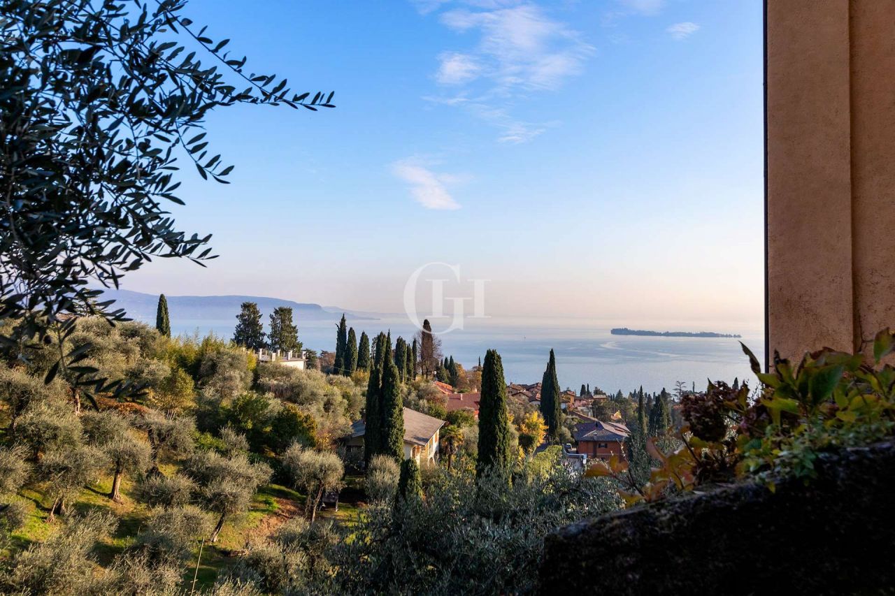Поместье у озера Гарда, Италия, 560 м2 фото 5