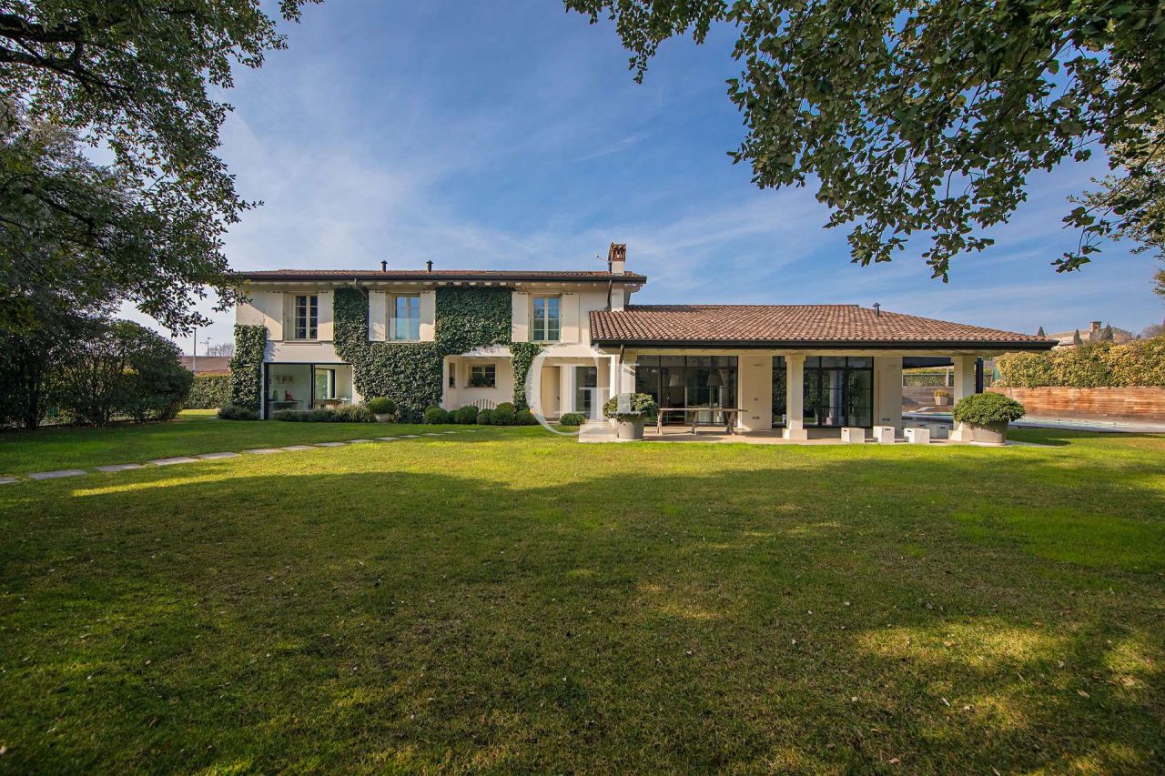 Вилла у озера Гарда, Италия, 473 м2 фото 1