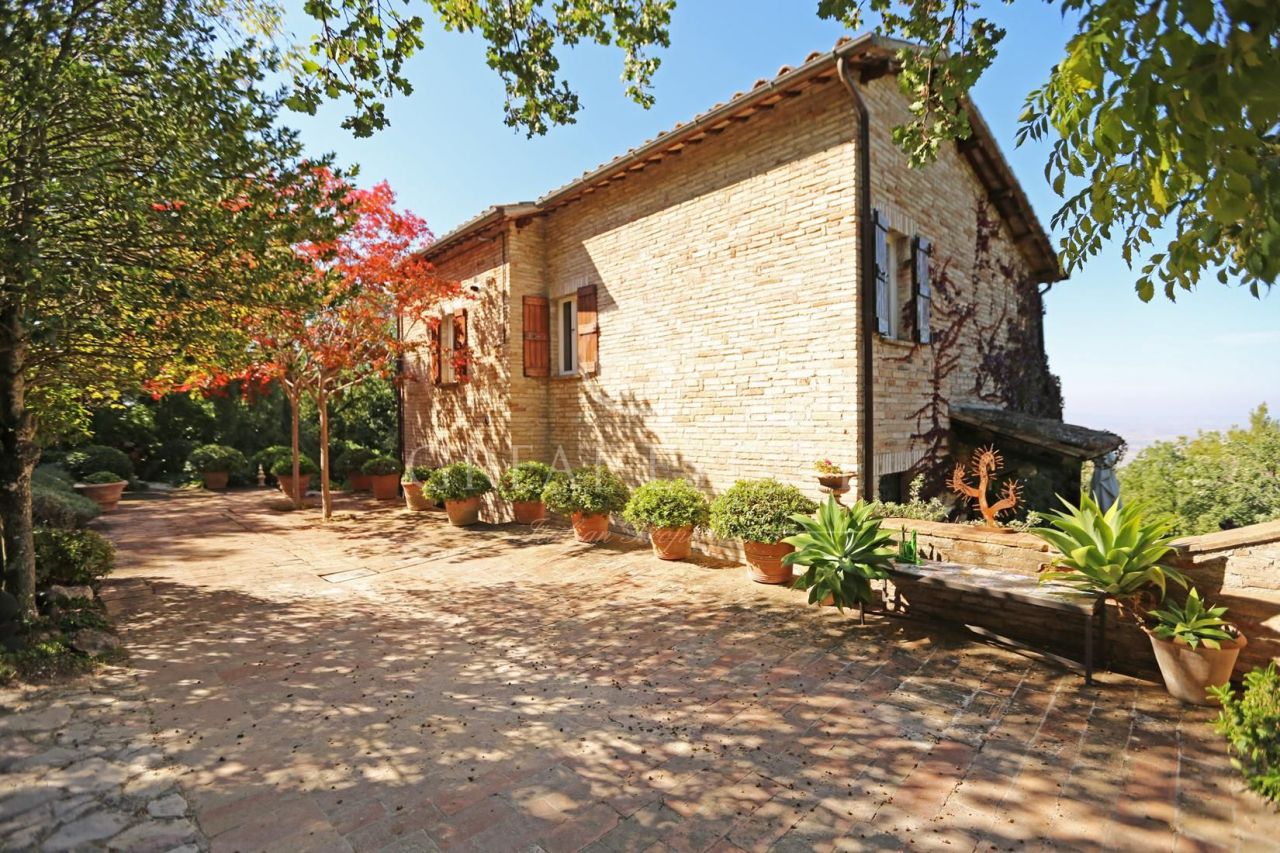 Дом в Кампелло-суль-Клитунно, Италия, 241 м2 фото 5