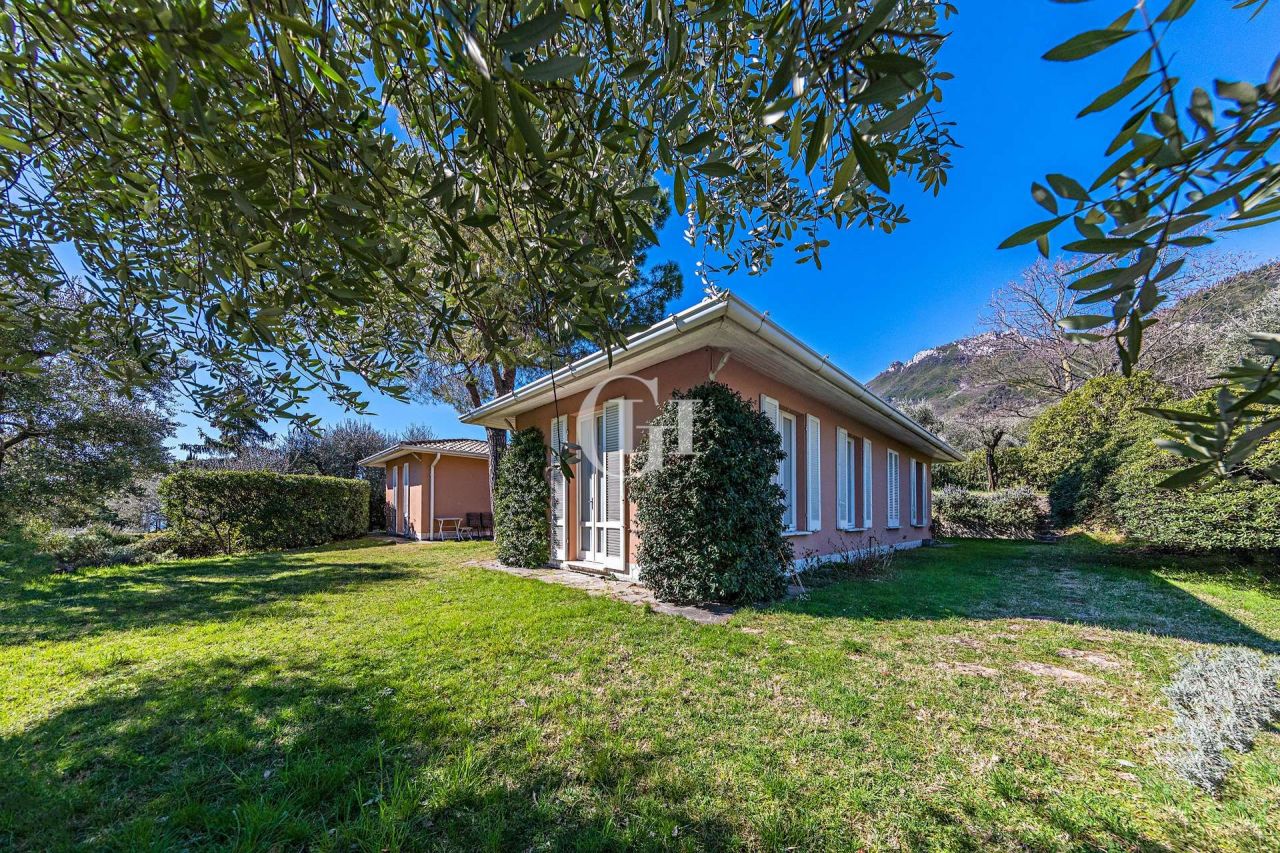Вилла у озера Гарда, Италия, 230 м2 фото 2