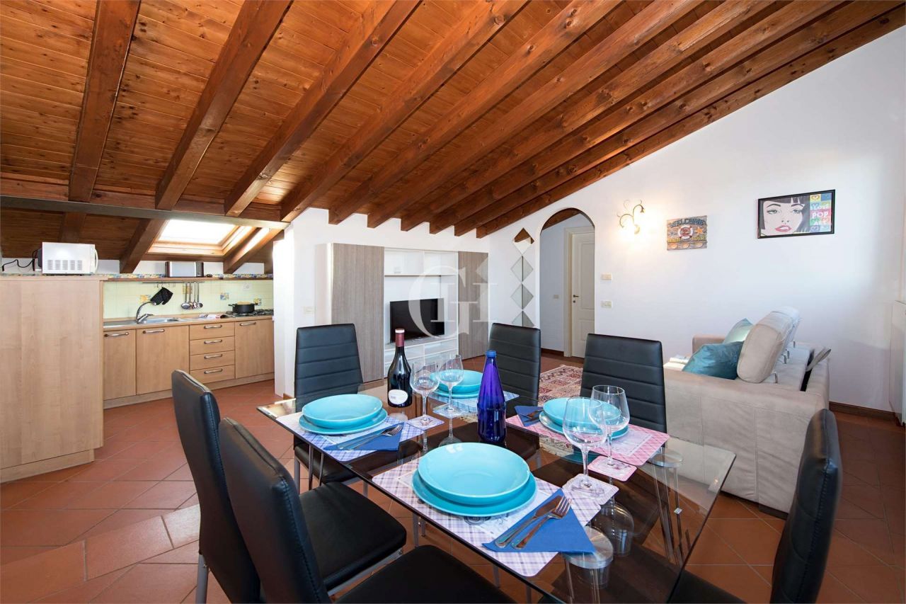 Апартаменты у озера Гарда, Италия, 70 м2 фото 1