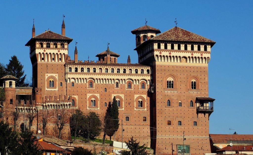 Замок в Алессандрии, Италия, 6 000 м2 фото 1