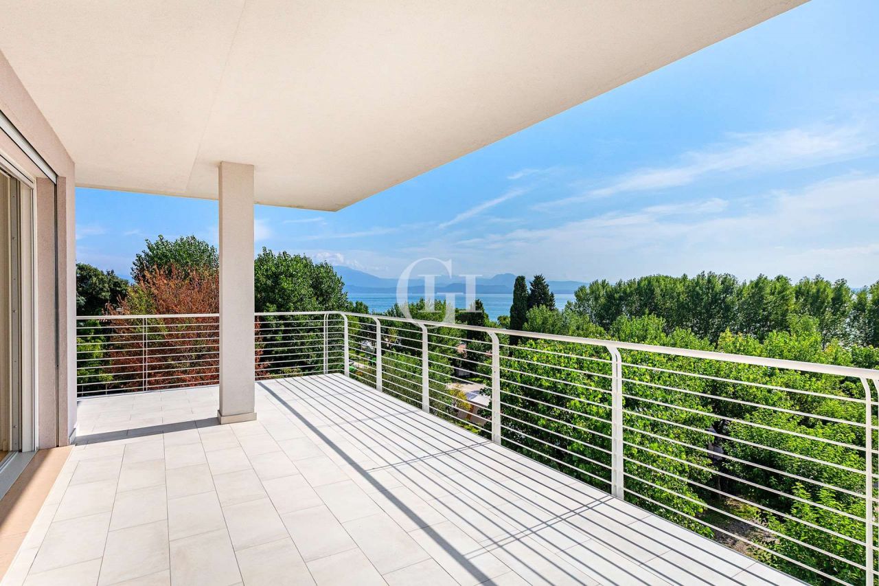 Пентхаус у озера Гарда, Италия, 160 м2 фото 5