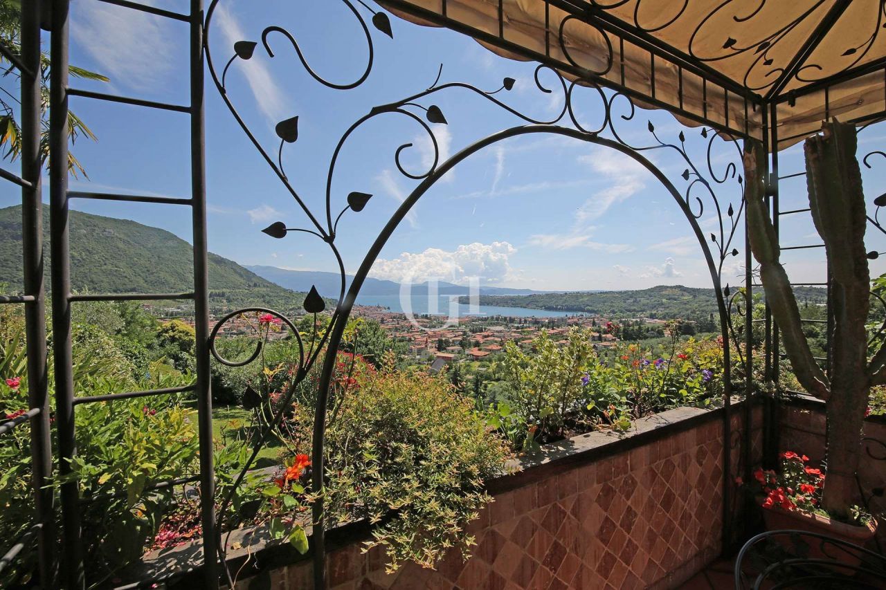 Вилла у озера Гарда, Италия, 480 м2 фото 1