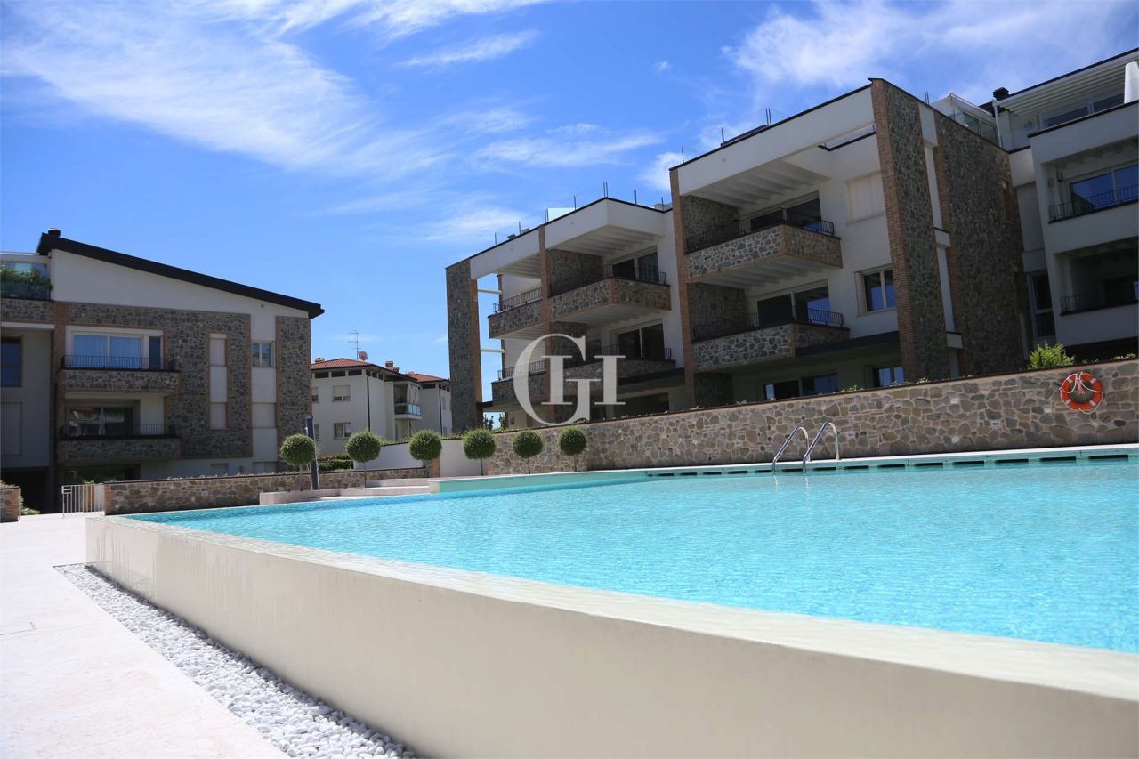 Апартаменты у озера Гарда, Италия, 110 м2 фото 1
