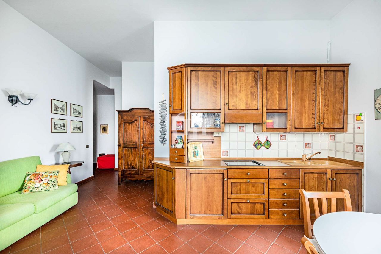 Квартира у озера Гарда, Италия, 53 м2 фото 5