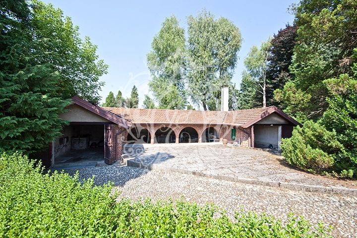 Вилла в Варесе, Италия, 6 000 м2 фото 3