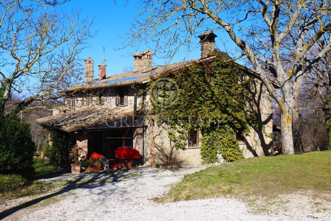 Дом в Губбио, Италия, 410 м2 фото 1
