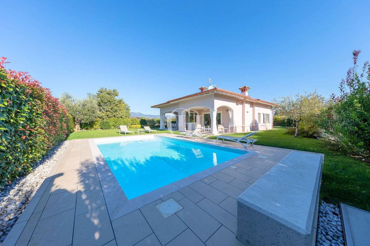 Вилла у озера Гарда, Италия, 350 м2 фото 1