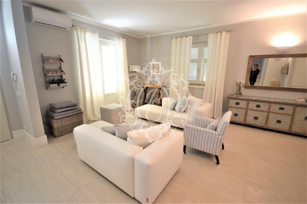 Вилла в Марина ди Пьетрасанта, Италия, 240 м2 фото 2