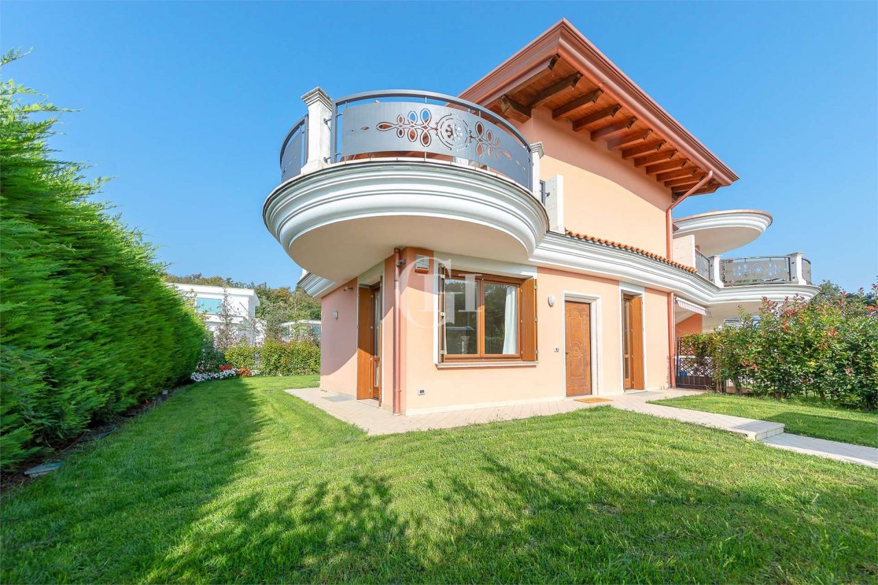Таунхаус у озера Гарда, Италия, 250 м2 фото 1