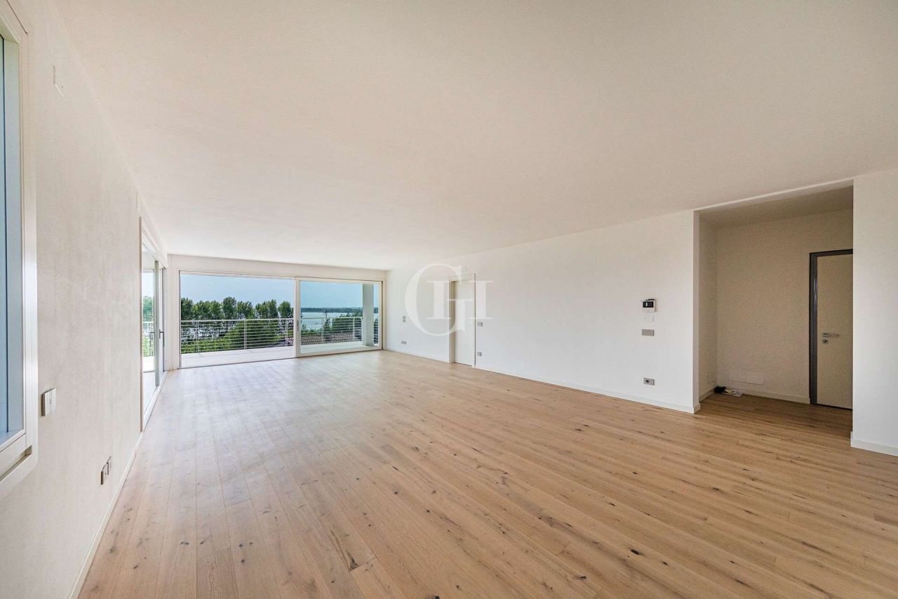 Пентхаус у озера Гарда, Италия, 160 м2 фото 3