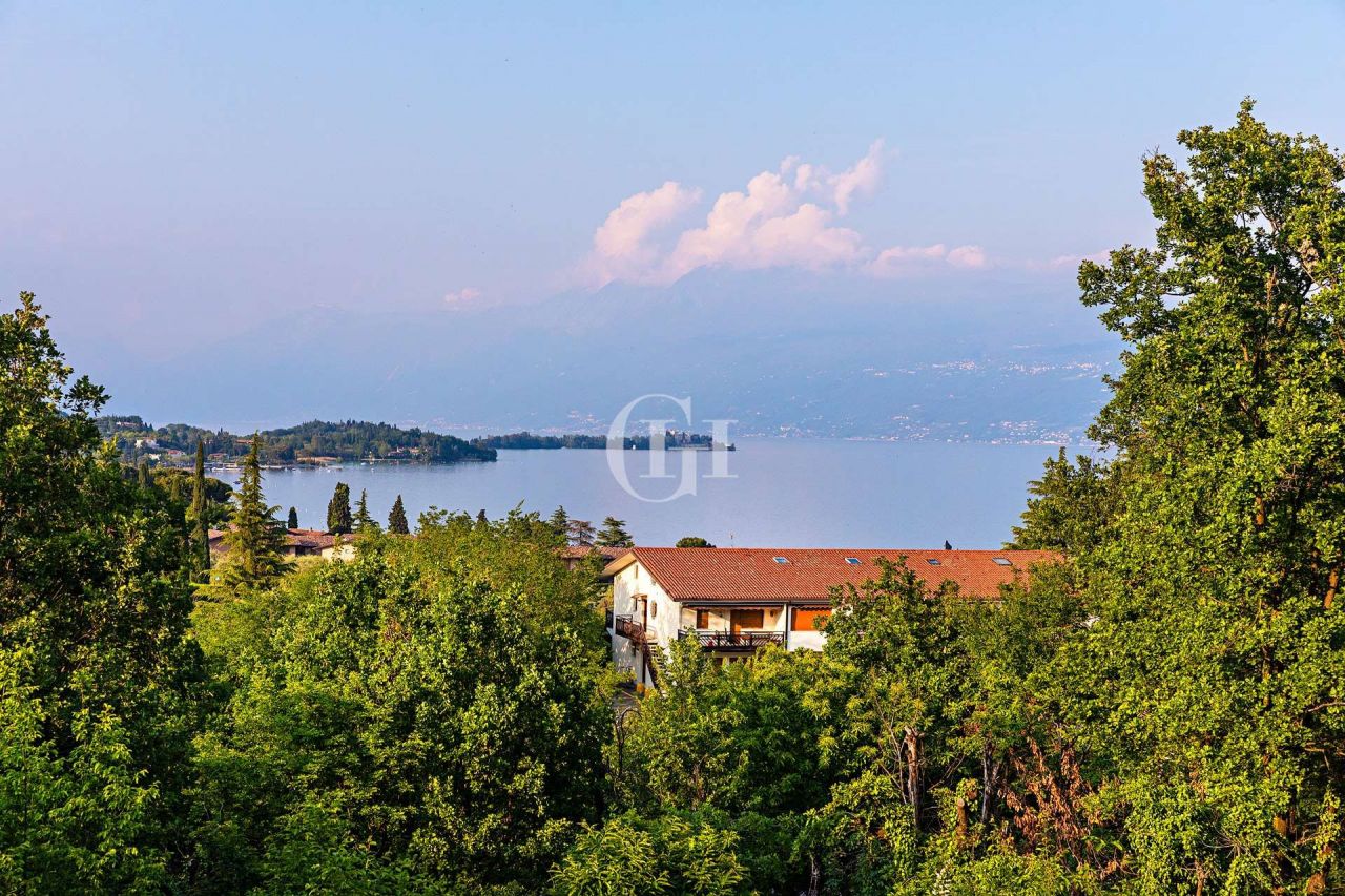 Вилла у озера Гарда, Италия, 250 м2 фото 2
