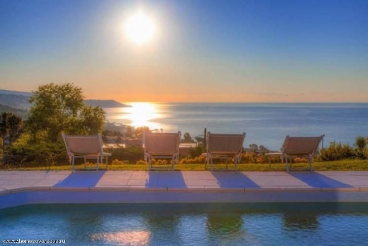 Вилла в Сан-Ремо, Италия, 350 м2 фото 1