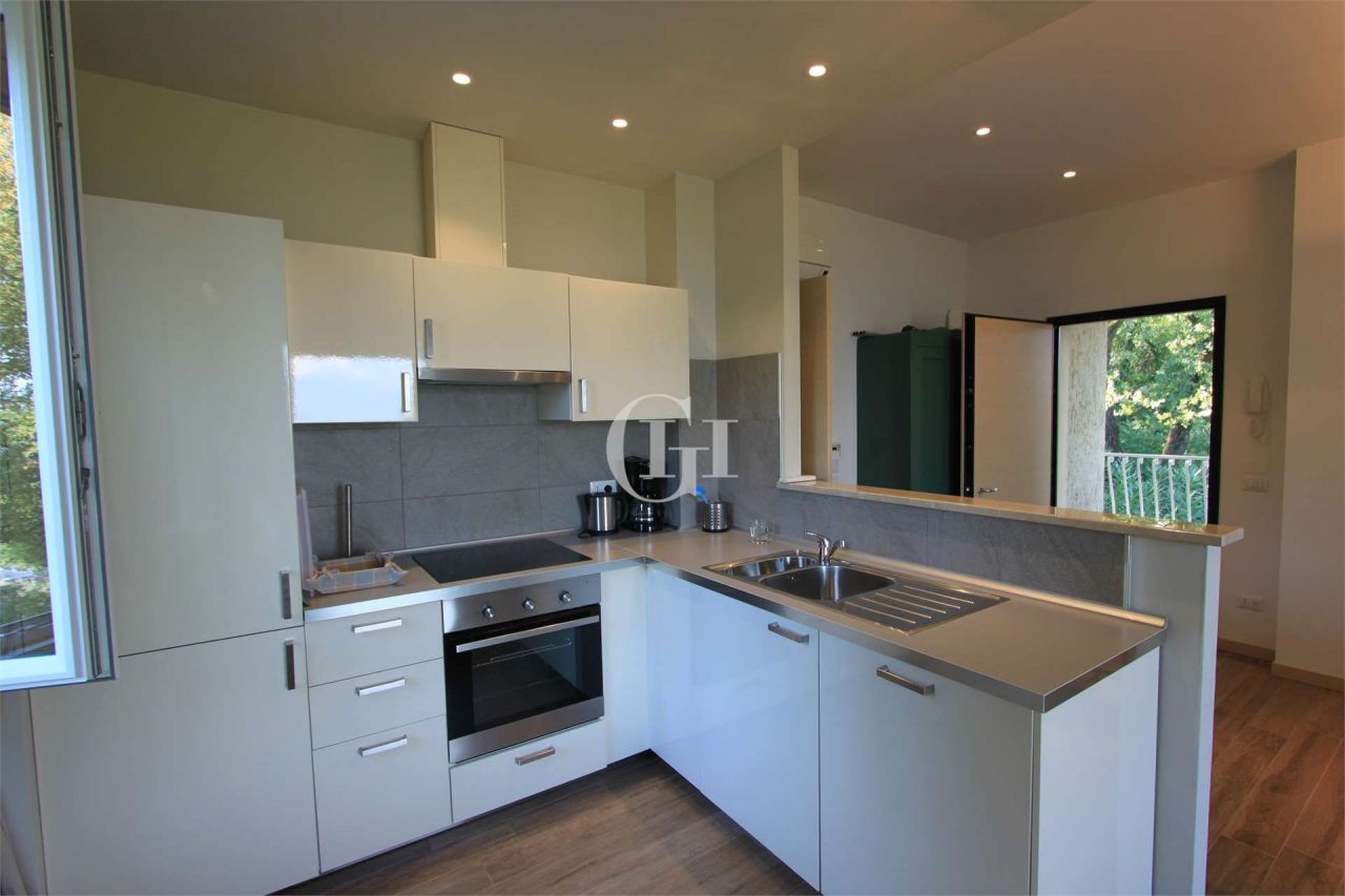 Квартира у озера Гарда, Италия, 95 м2 фото 4