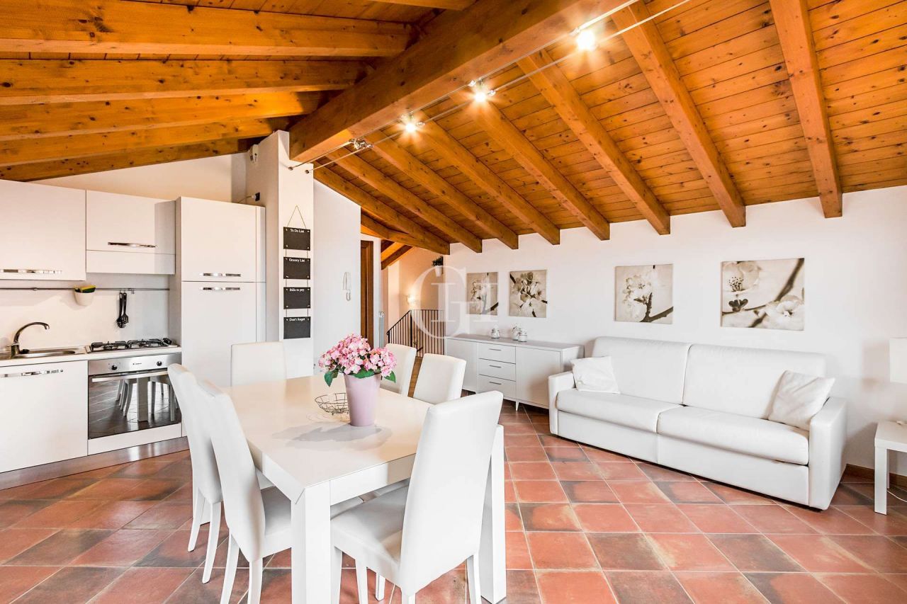 Апартаменты у озера Гарда, Италия, 81.5 м2 фото 2
