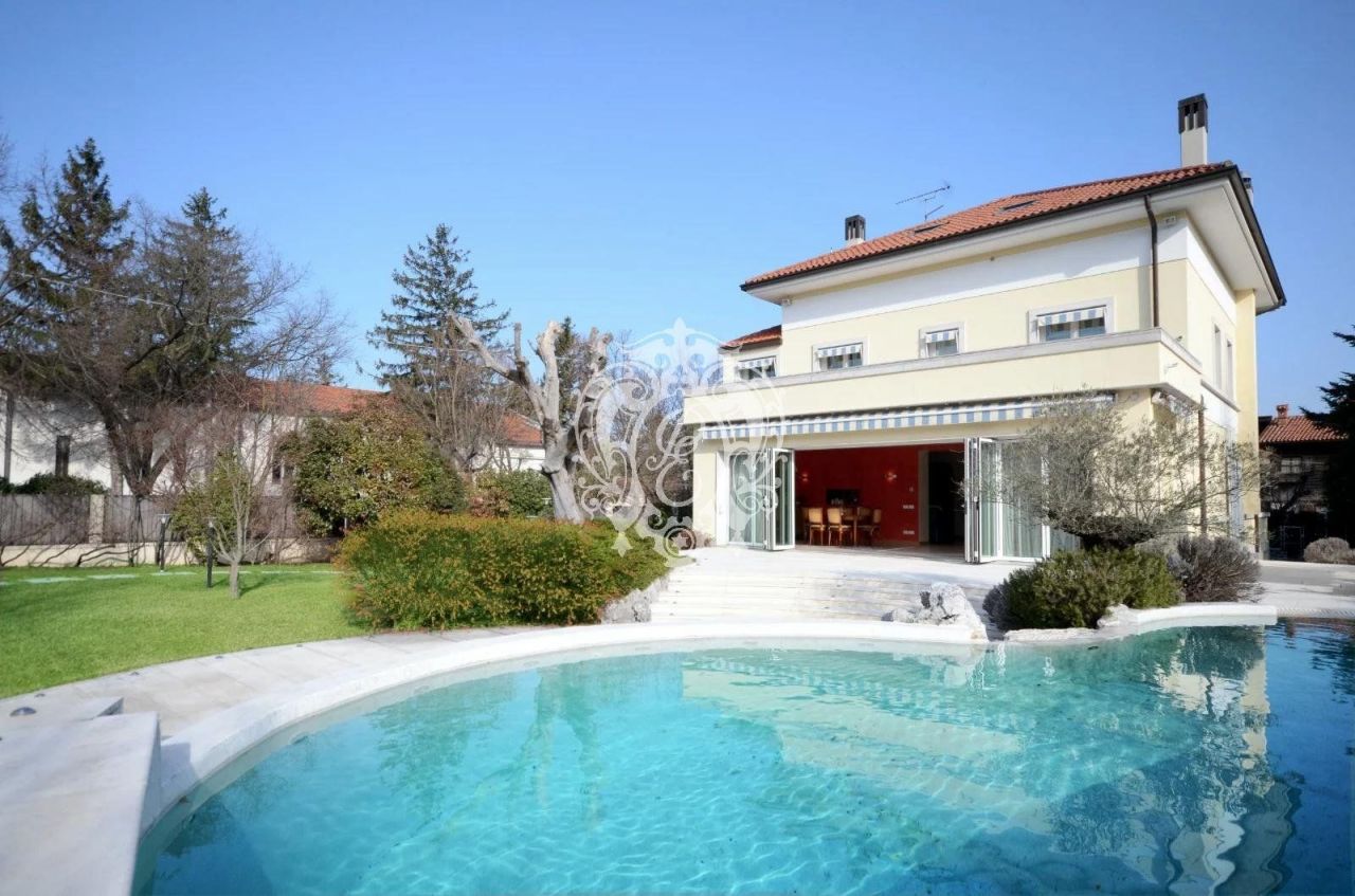 Вилла в Триесте, Италия, 500 м2 фото 1