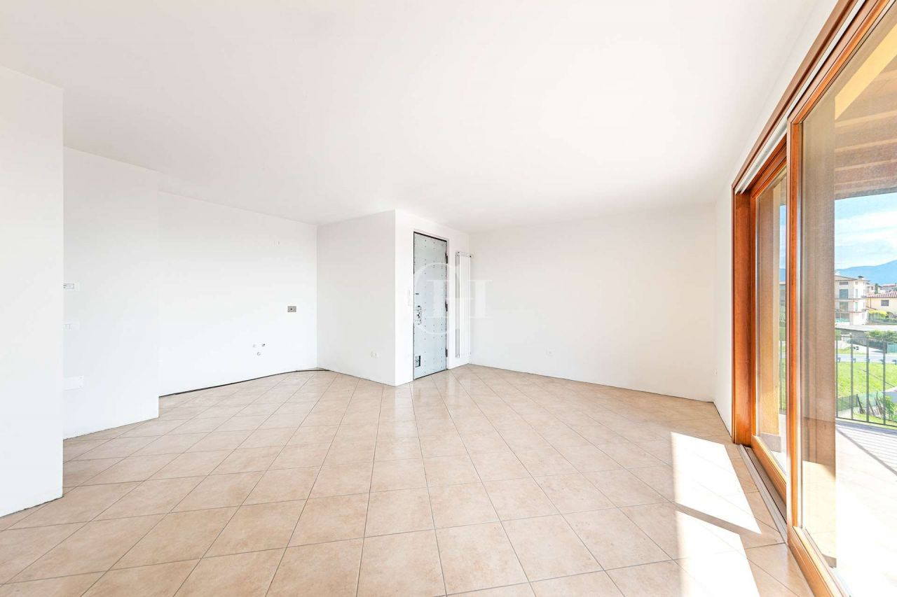 Квартира у озера Гарда, Италия, 90 м2 фото 5