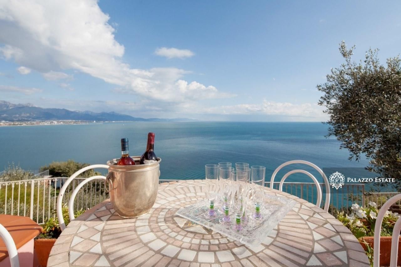 Вилла в Амелье, Италия, 200 м2 фото 2