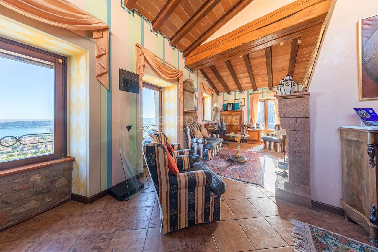 Апартаменты у озера Гарда, Италия, 91 м2 фото 2