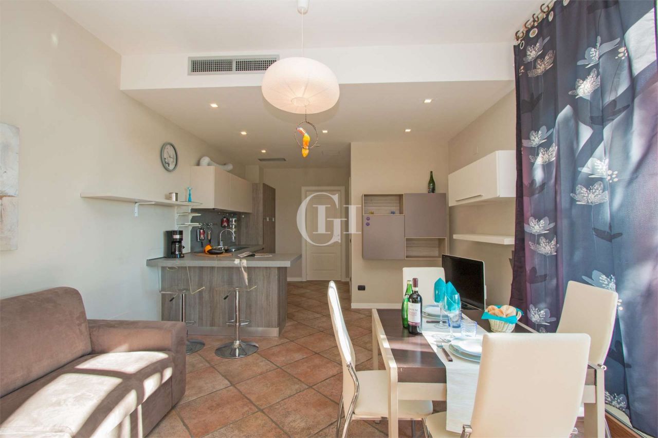 Апартаменты у озера Гарда, Италия, 60 м2 фото 5