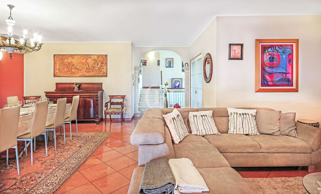 Вилла у озера Гарда, Италия, 350 м2 фото 4