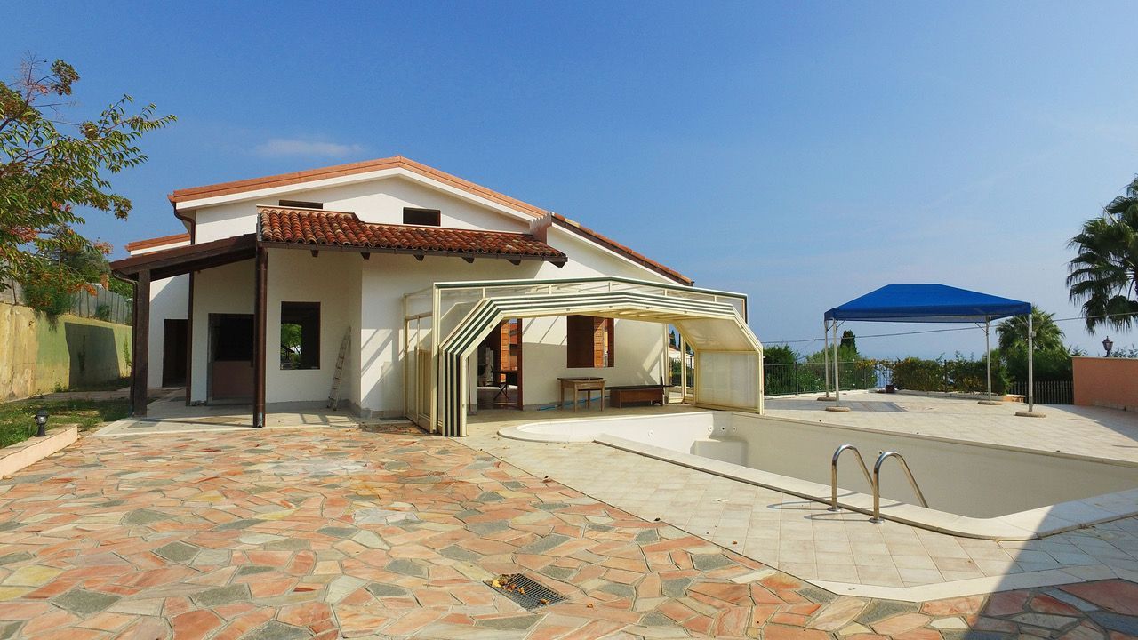 Вилла в Сан-Ремо, Италия, 400 м2 фото 1