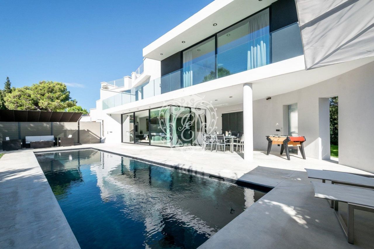 Вилла в Розиньяно Мариттимо, Италия, 550 м2 фото 1