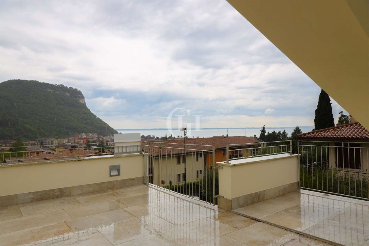 Апартаменты у озера Гарда, Италия, 140 м2 фото 1