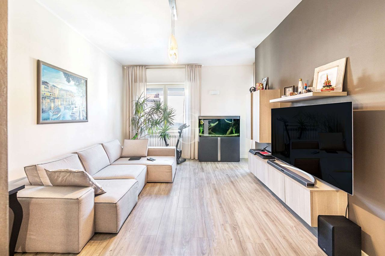 Квартира у озера Гарда, Италия, 110 м2 фото 1