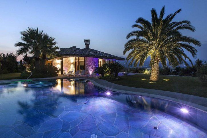Вилла у озера Гарда, Италия, 400 м2 фото 2