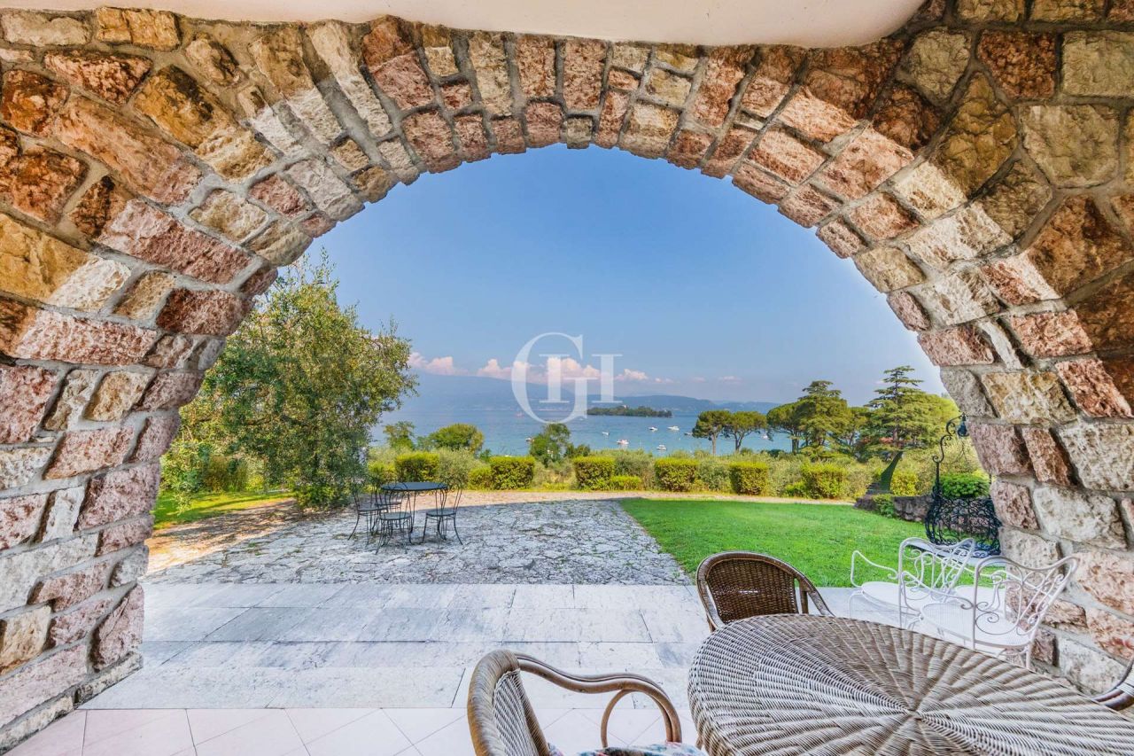Вилла у озера Гарда, Италия, 250 м2 фото 1