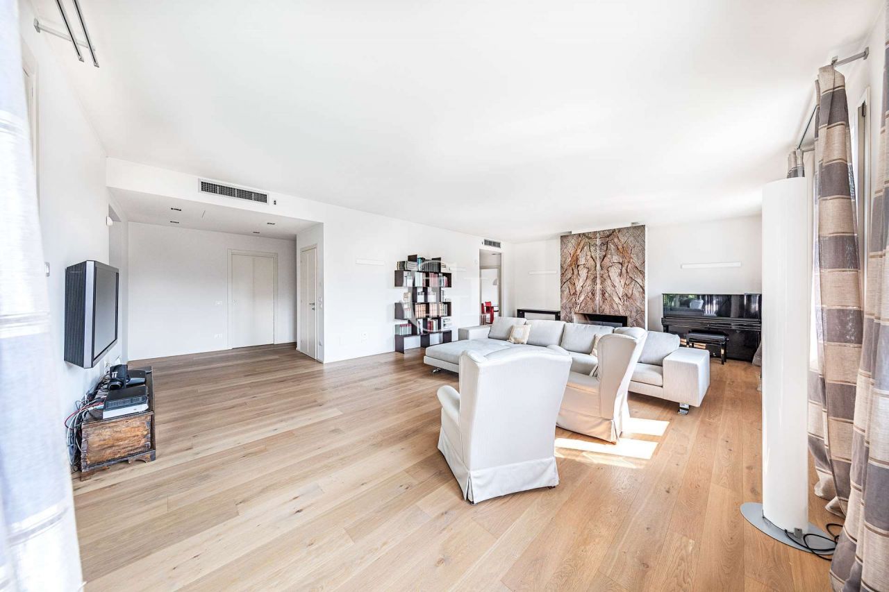 Вилла у озера Гарда, Италия, 800 м2 фото 5
