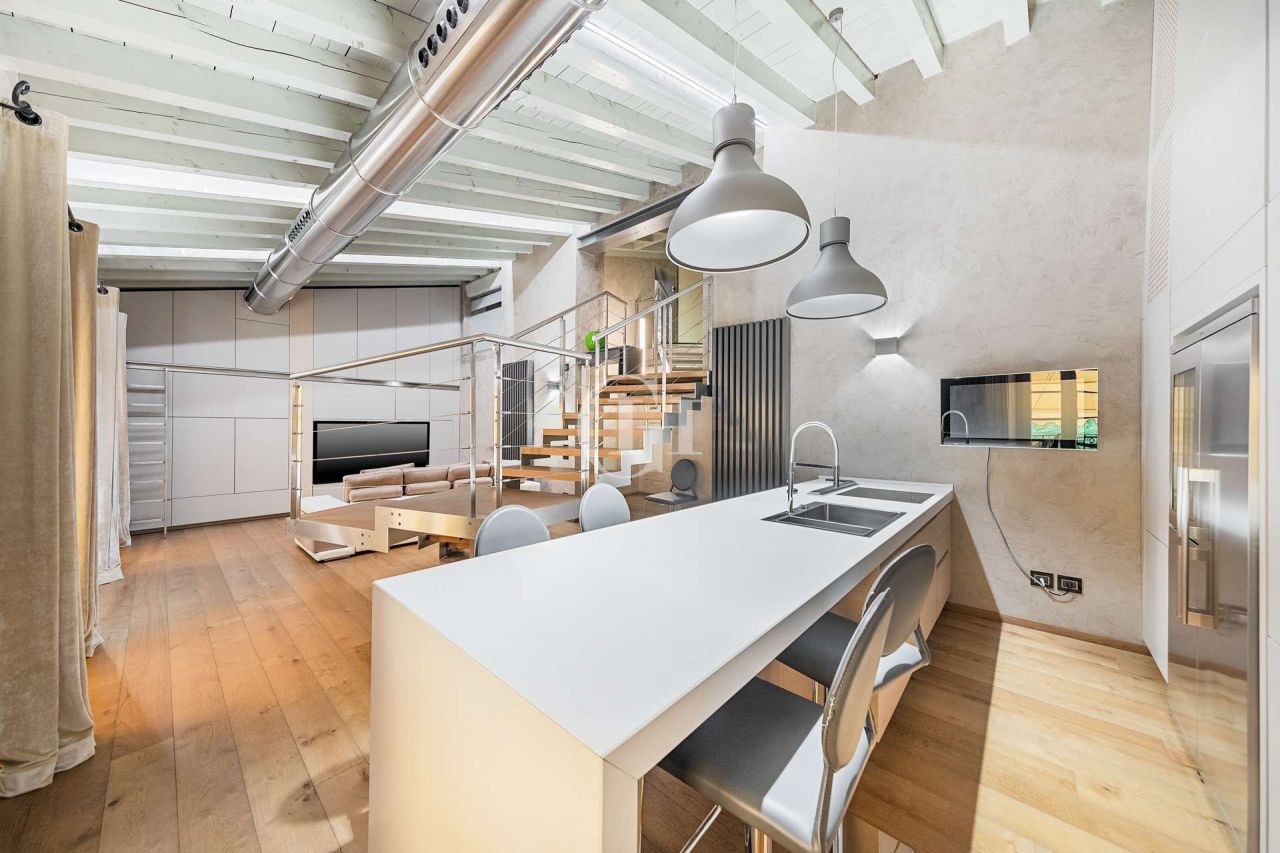 Пентхаус у озера Гарда, Италия, 90 м2 фото 1