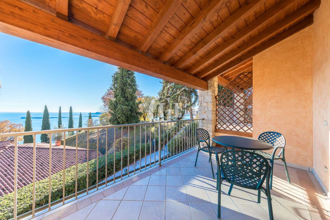 Пентхаус у озера Гарда, Италия, 220 м2 фото 2