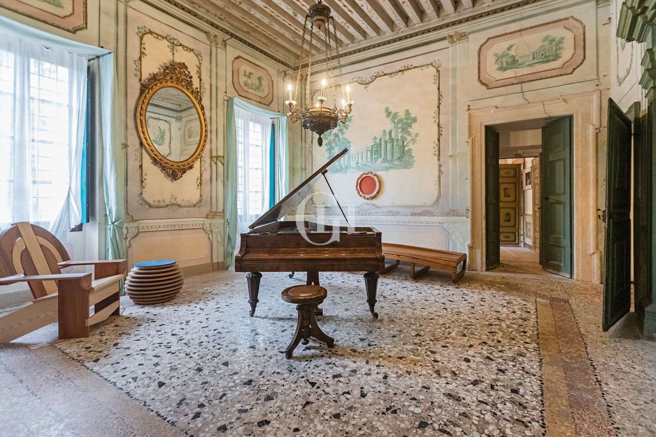 Поместье в Вероне, Италия, 2 300 м2 фото 5