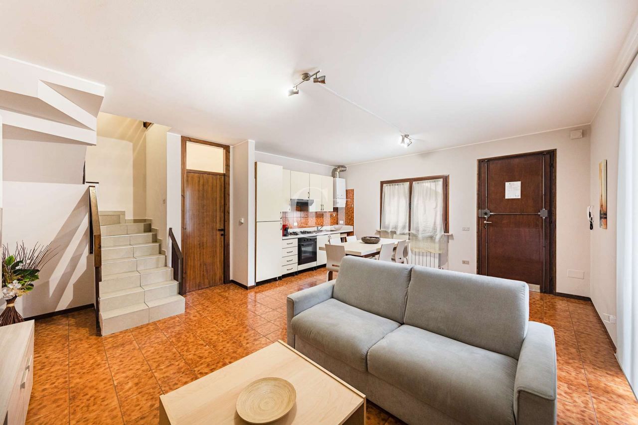 Таунхаус у озера Гарда, Италия, 100 м2 фото 2