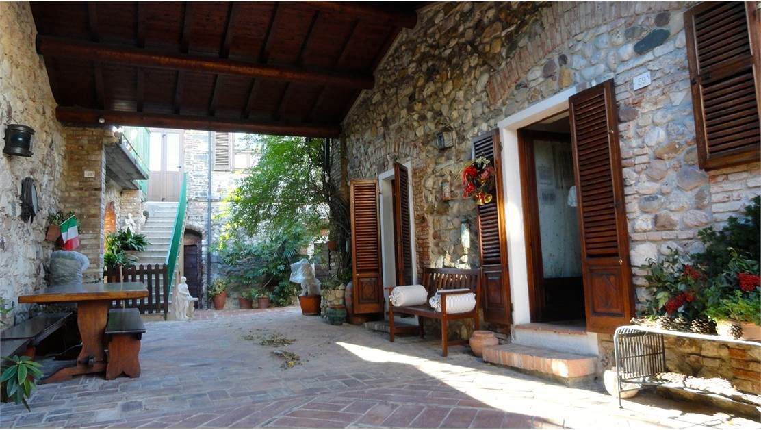 Замок у озера Гарда, Италия, 250 м2 фото 2