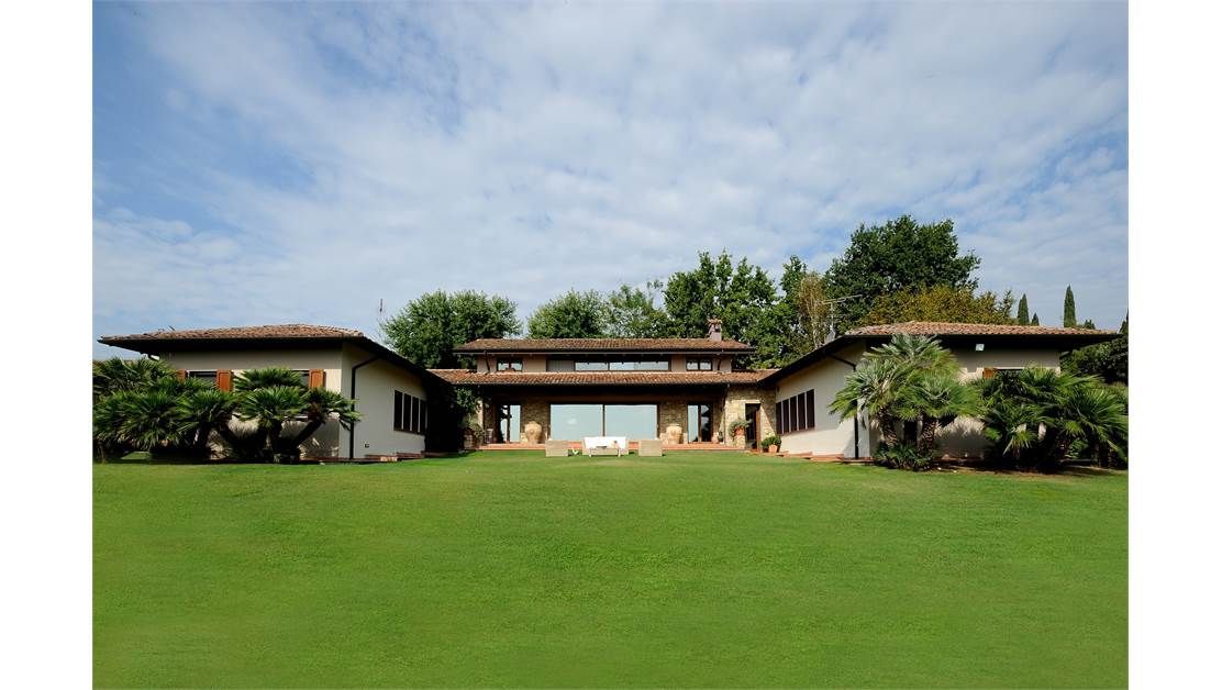 Вилла у озера Гарда, Италия, 520 м2 фото 1