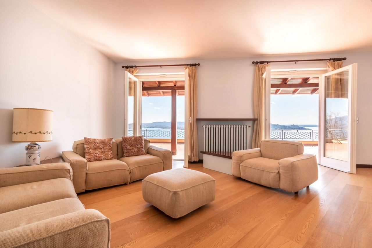 Вилла в Массино-Висконти, Италия, 300 м2 фото 3