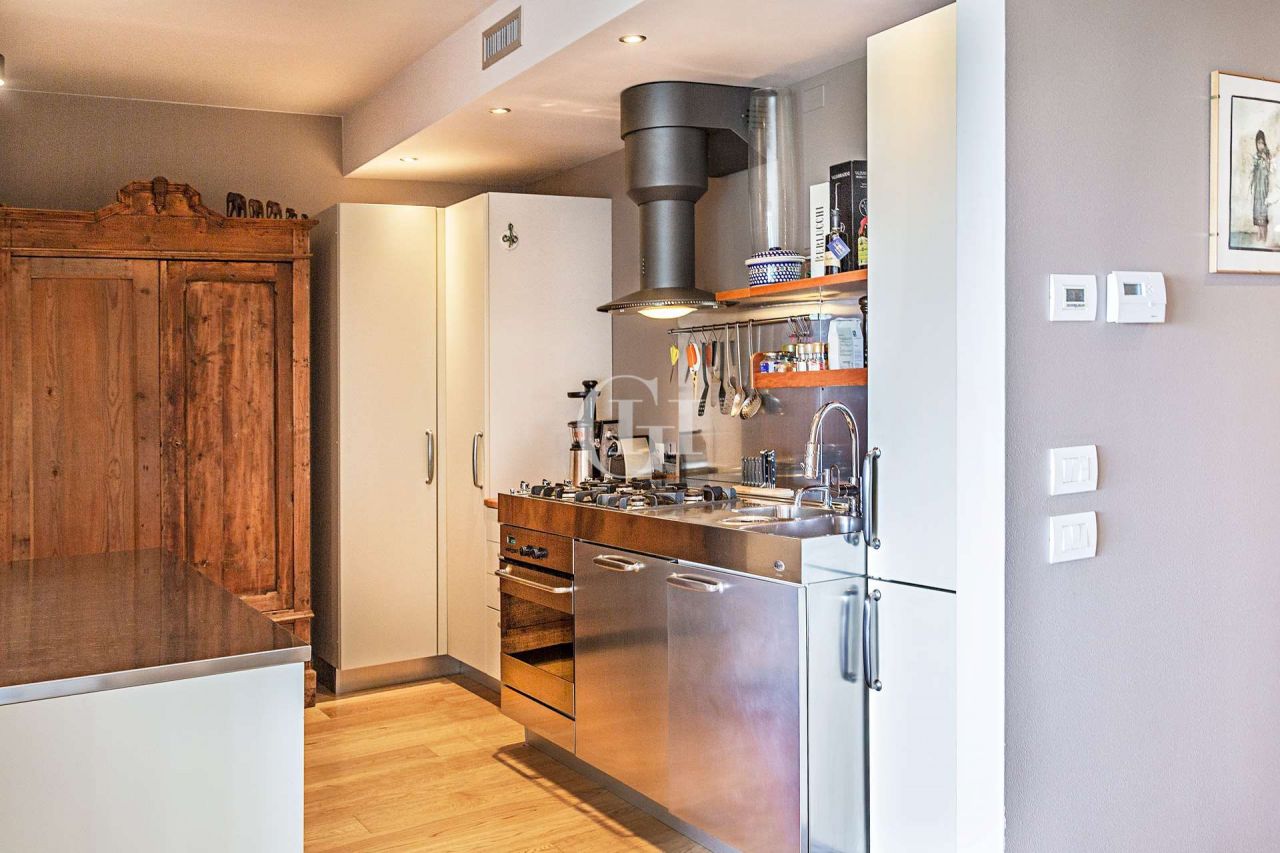 Апартаменты у озера Гарда, Италия, 195 м2 фото 4