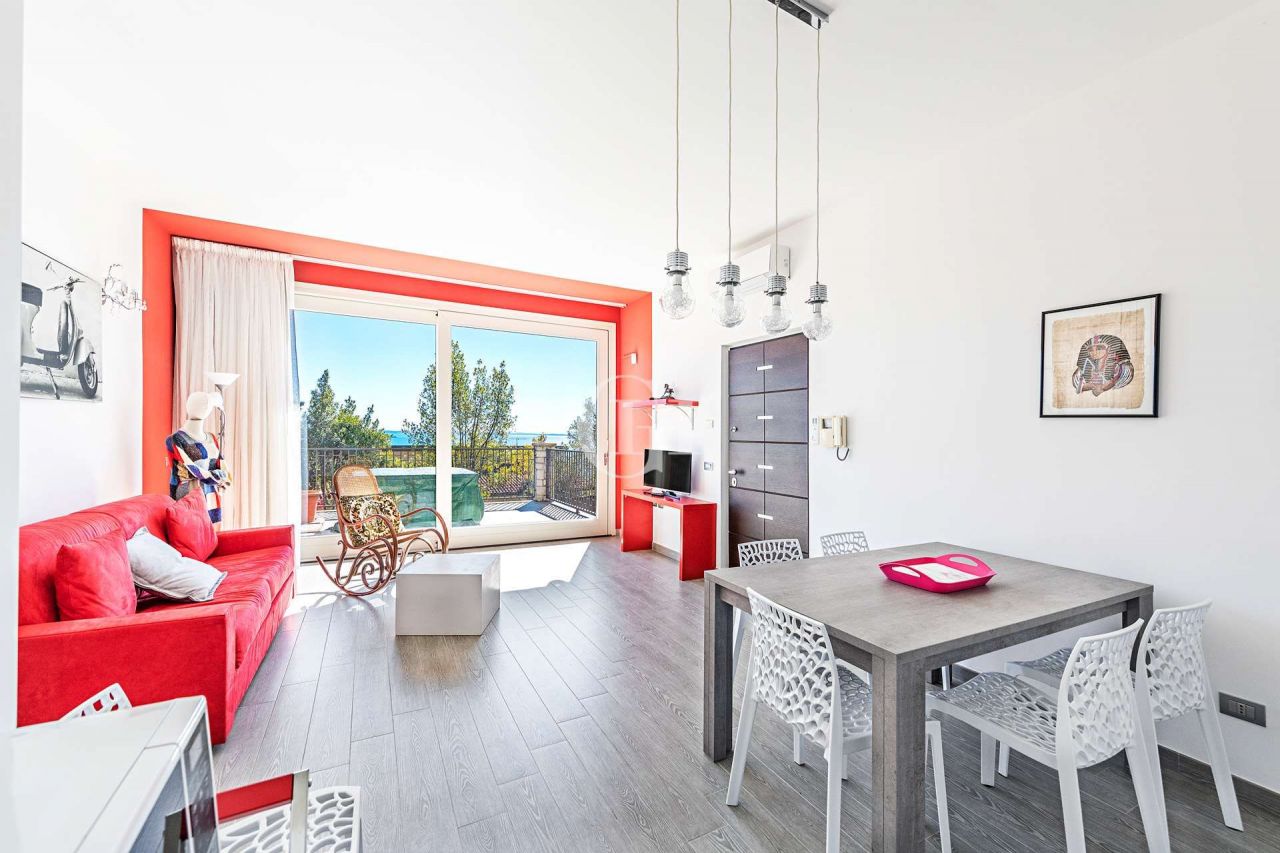Апартаменты у озера Гарда, Италия, 100 м2 фото 2