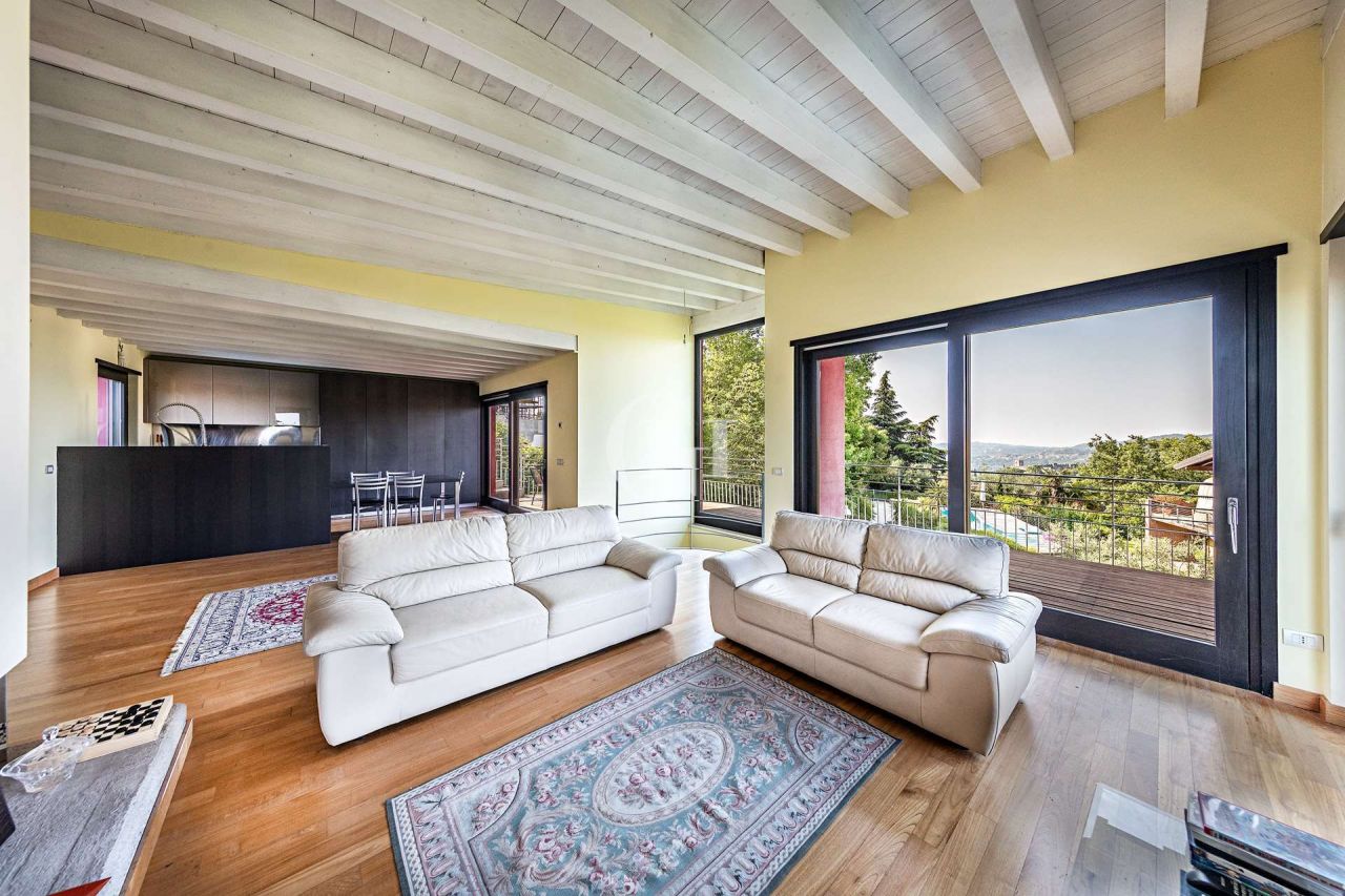 Вилла у озера Гарда, Италия, 250 м2 фото 5