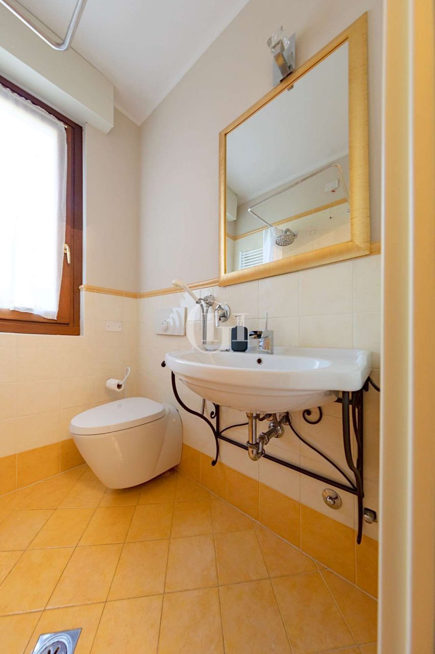 Апартаменты у озера Гарда, Италия, 128 м2 фото 5