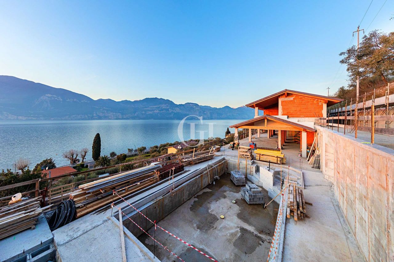 Вилла у озера Гарда, Италия, 700 м2 фото 5