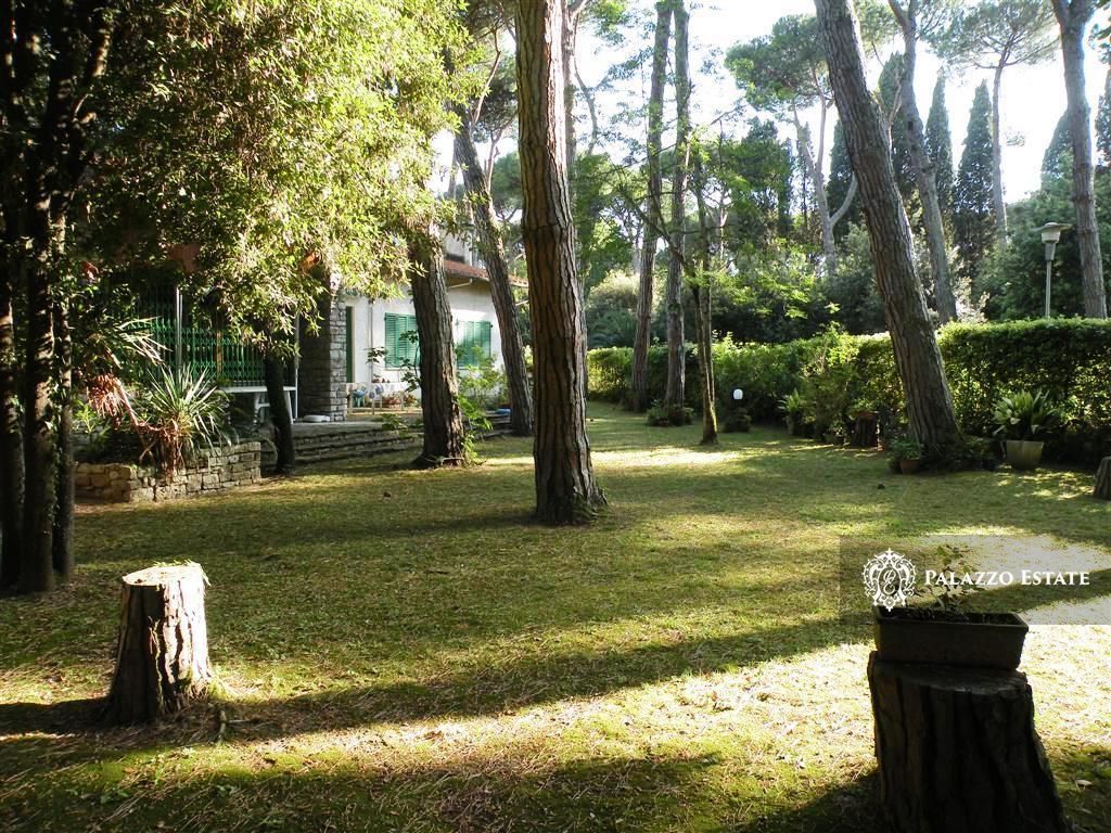 Вилла в Форте деи Марми, Италия, 250 м2 фото 1