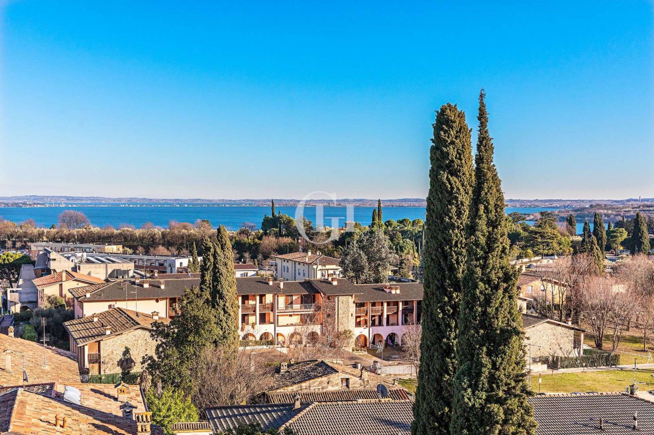 Пентхаус у озера Гарда, Италия, 90 м2 фото 2