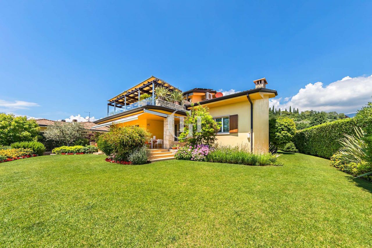 Вилла у озера Гарда, Италия, 382 м2 фото 3